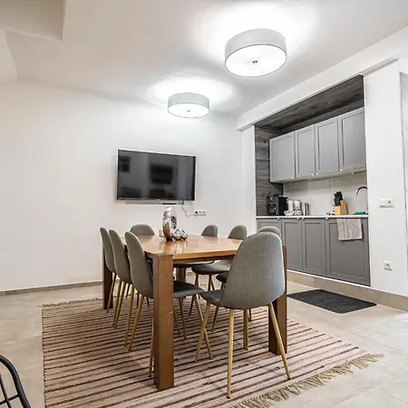 Apartment Bahnhof Deluxe - Near Danube River