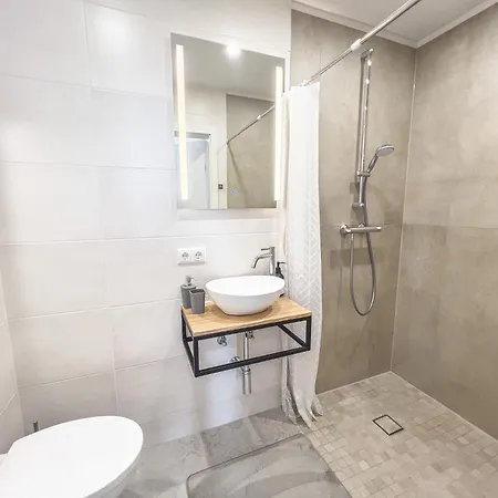 Bahnhof Deluxe - Near Danube River 公寓 *