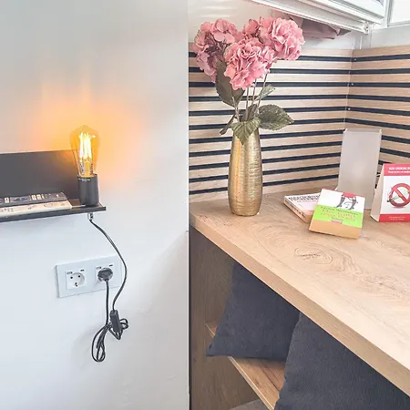 Bahnhof Deluxe - Near Danube River *