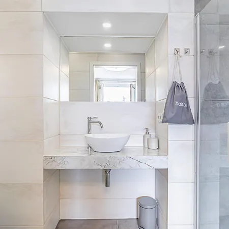 Bahnhof Deluxe - Near Danube River *