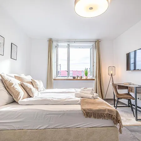 Bahnhof Deluxe - Near Danube River 多瑙河畔克雷姆斯