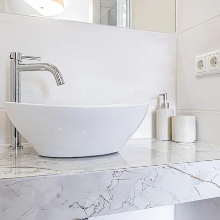 Bahnhof Deluxe - Near Danube River 公寓