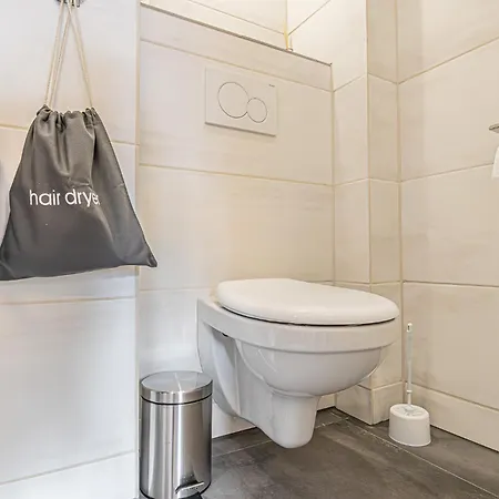 Апартаменты Bahnhof Deluxe - Near Danube River