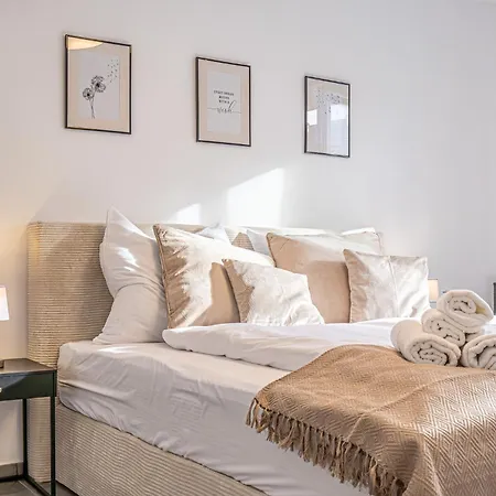 Bahnhof Deluxe - Near Danube River 多瑙河畔克雷姆斯