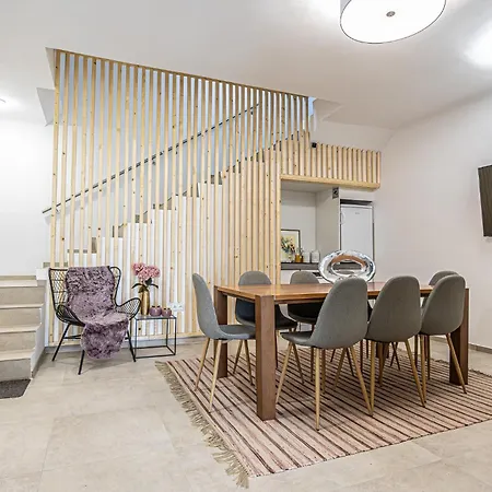 Apartment Bahnhof Deluxe - Near Danube River