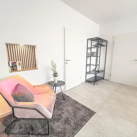 Apartment Bahnhof Deluxe - Near Danube River