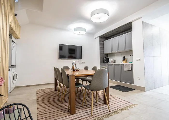 Apartment Bahnhof Deluxe - Near Danube River