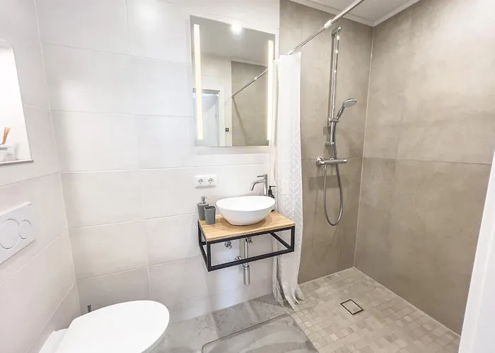 Bahnhof Deluxe - Near Danube River Apartment *