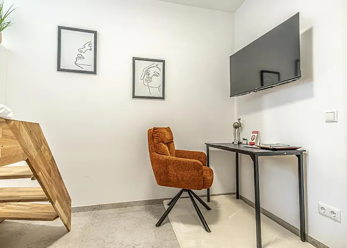 Bahnhof Deluxe - Near Danube River