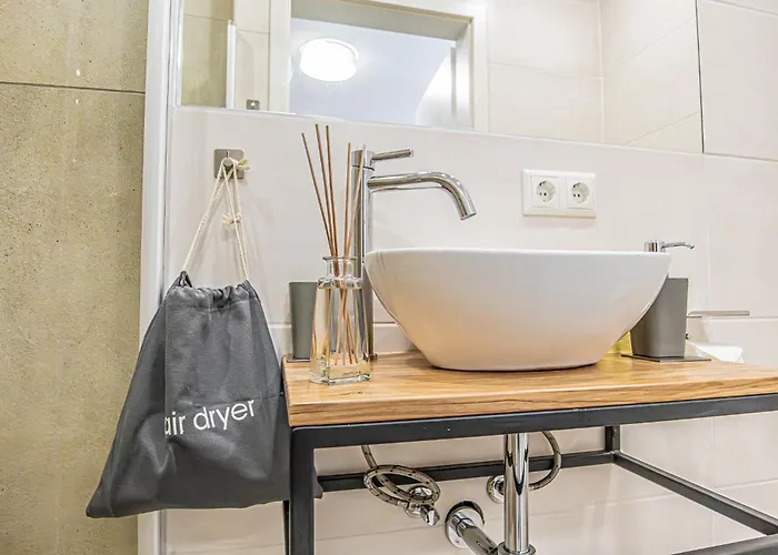 Bahnhof Deluxe - Near Danube River Apartment *