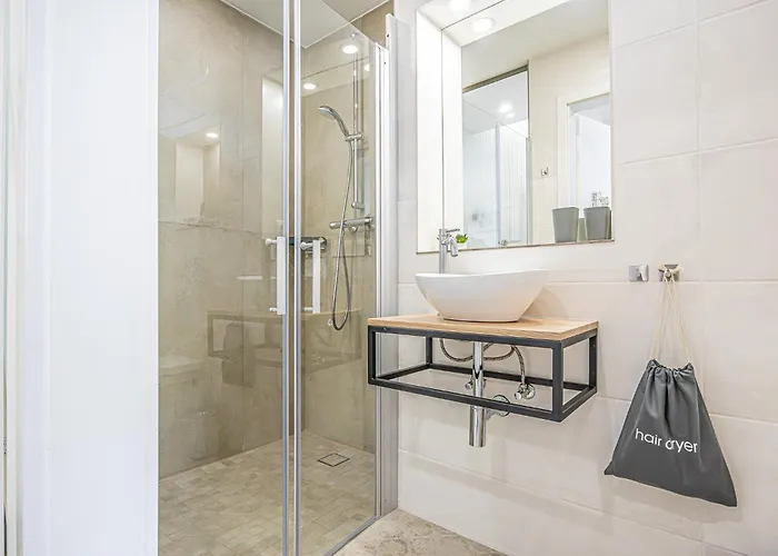 Bahnhof Deluxe - Near Danube River Apartment *