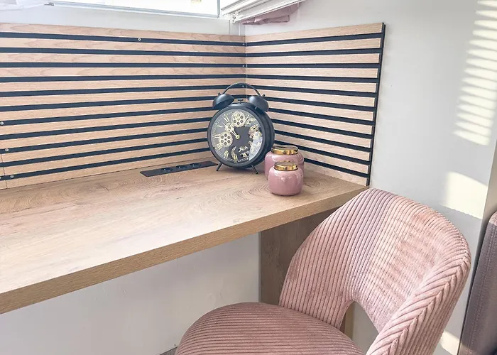 Bahnhof Deluxe - Near Danube River Apartment *