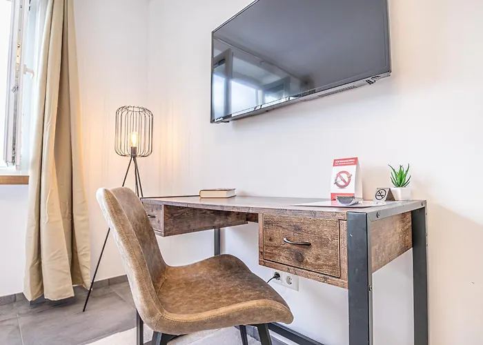 Apartment Bahnhof Deluxe - Near Danube River *